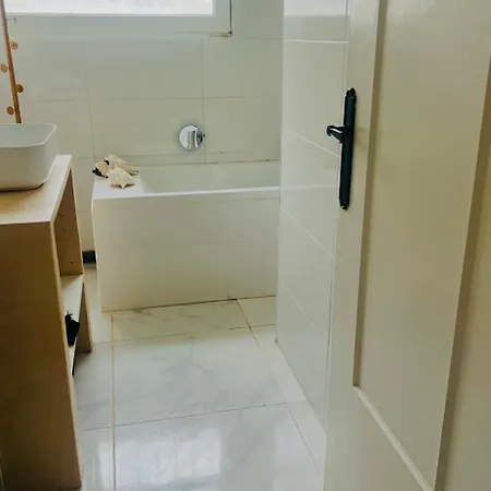 Apartmán T3 70M2 - Balcon & Parking - Proche Plage & Centre *